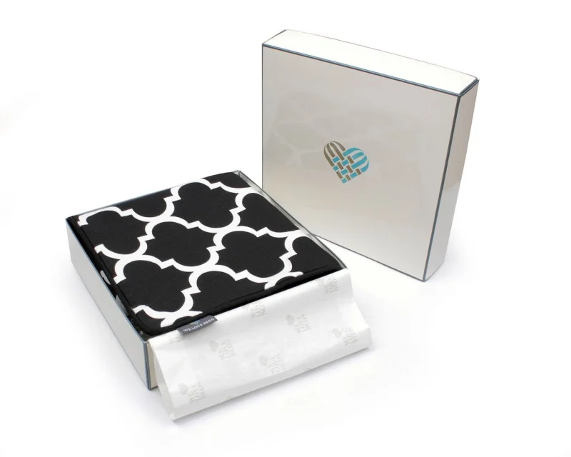 Poduszka-dekoracyjna-prezent Clover Black White